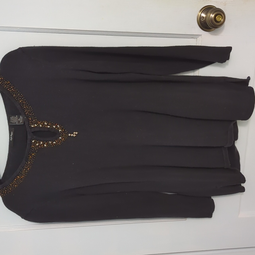 Taylors Marcs Sz XL Black Keyhole Top with Gold Bead Accents